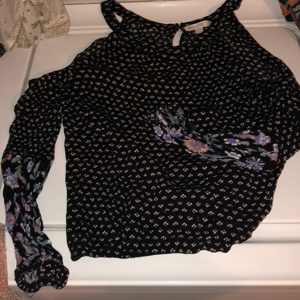 cutout shoulder floral top
